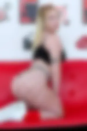 Dixie Lynn Does it Again