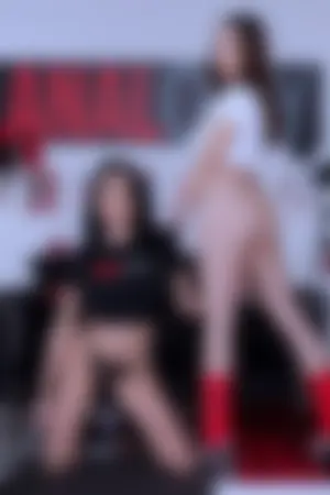 Rissa and Anissa like to share