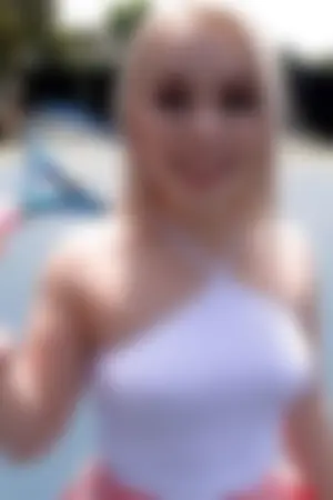Haley Spades goes buckwild at a public tennis court