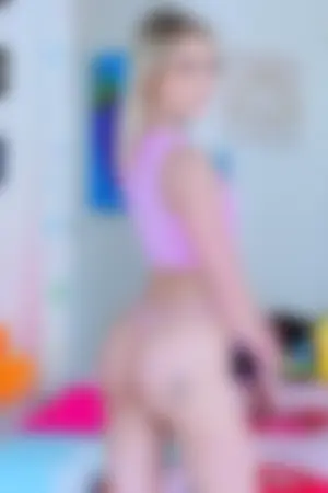 Kelsey Needs Her Pussy Tapped