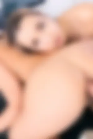 Ginebra Bellucci y Mona Blue comparten semental en un trío con anal